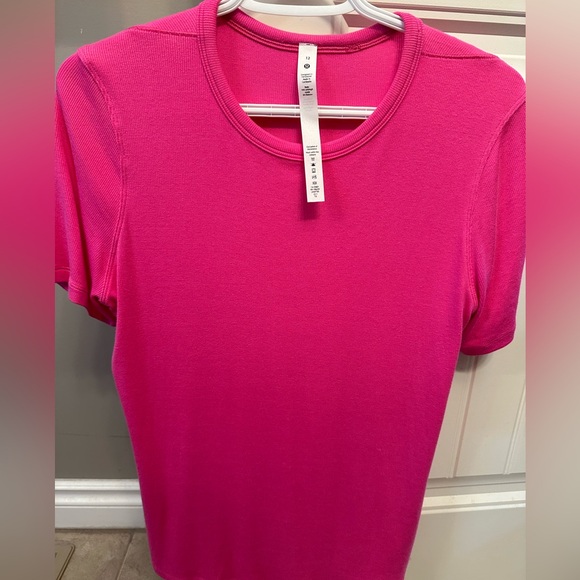 Lululemon size 12 ribbed tee - Picture 1 of 1